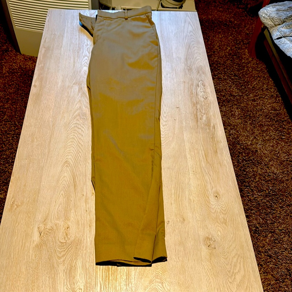 Men’s khaki pants